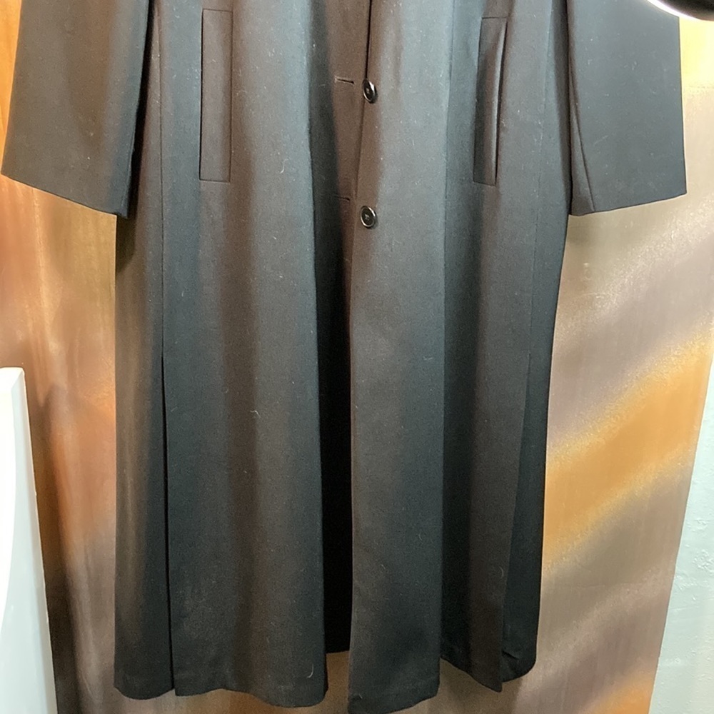 Classic long black size 14 winter coat with velvet collar. 46” chest. 301 - Picture 2 of 6
